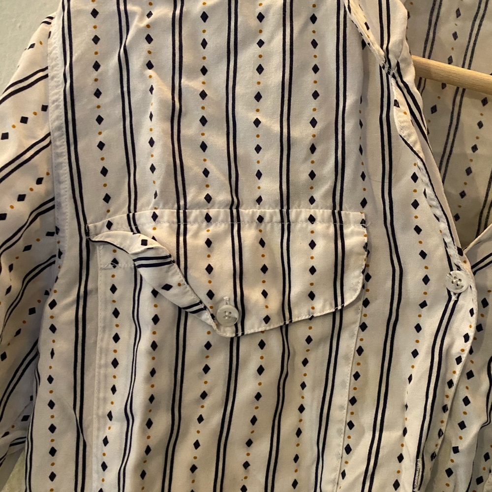 Vintage patterned button-up - Picture 2 of 2